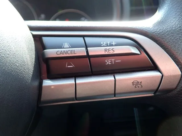 ＭＡＺＤＡ３　セダン（マツダ）の車両写真