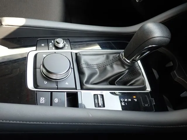 ＭＡＺＤＡ３　セダン（マツダ）の車両写真