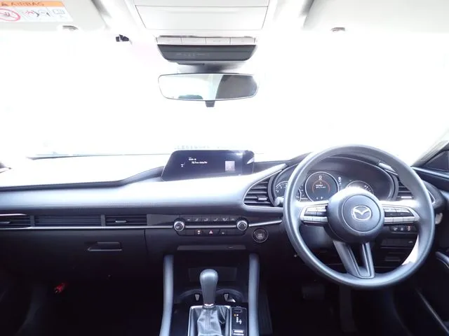 ＭＡＺＤＡ３　セダン（マツダ）の車両写真