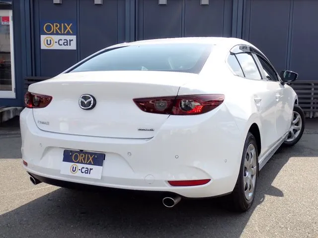 ＭＡＺＤＡ３　セダン（マツダ）の車両写真