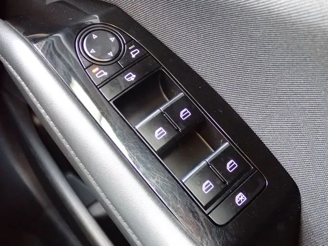 ＭＡＺＤＡ３　セダン（マツダ）の車両写真