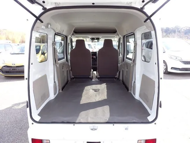 エブリイバン（スズキ）の車両写真