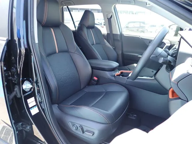 RAV4 4WD(トヨタ)の車両写真
