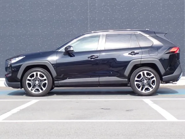 RAV4 4WD(トヨタ)の車両写真