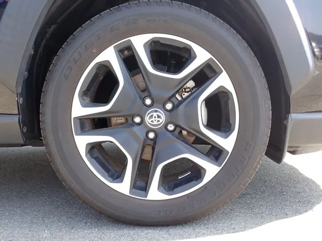 RAV4 4WD(トヨタ)の車両写真