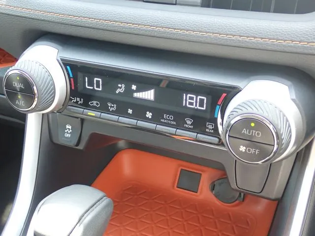 RAV4 4WD(トヨタ)の車両写真