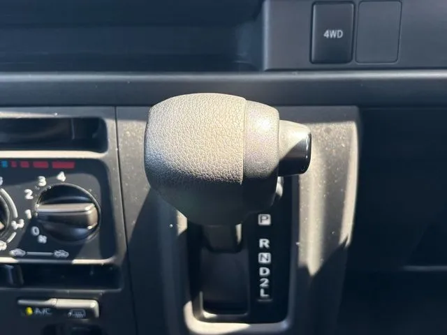 ダイハツ　ハイゼットカーゴ　４ＷＤ