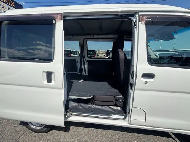 ダイハツ　ハイゼットカーゴ　４ＷＤ