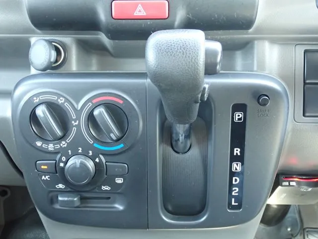 エブリイバン（スズキ）の車両写真