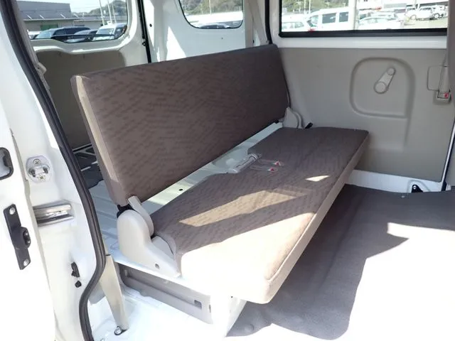 エブリイバン（スズキ）の車両写真