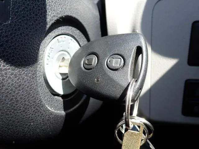 ミラ　イース（ダイハツ）の車両写真