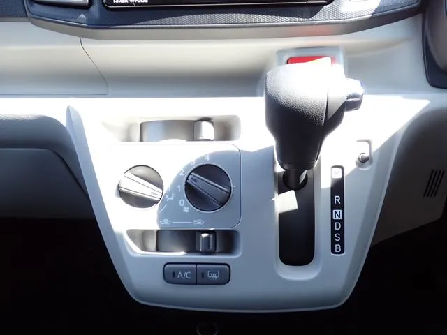 ミラ　イース（ダイハツ）の車両写真