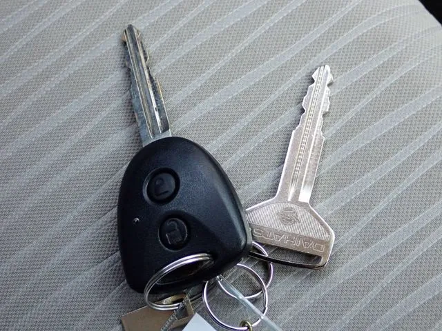 ミラ　イース（ダイハツ）の車両写真