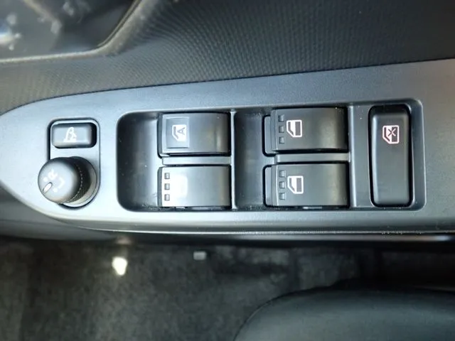 ミラ　イース（ダイハツ）の車両写真