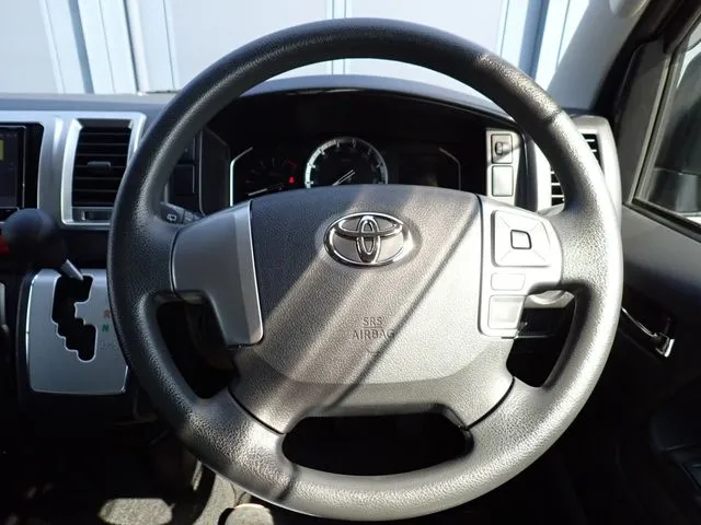 ハイエースバン　２ＷＤ（トヨタ）の車両写真