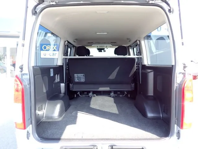 ハイエースバン　２ＷＤ（トヨタ）の車両写真