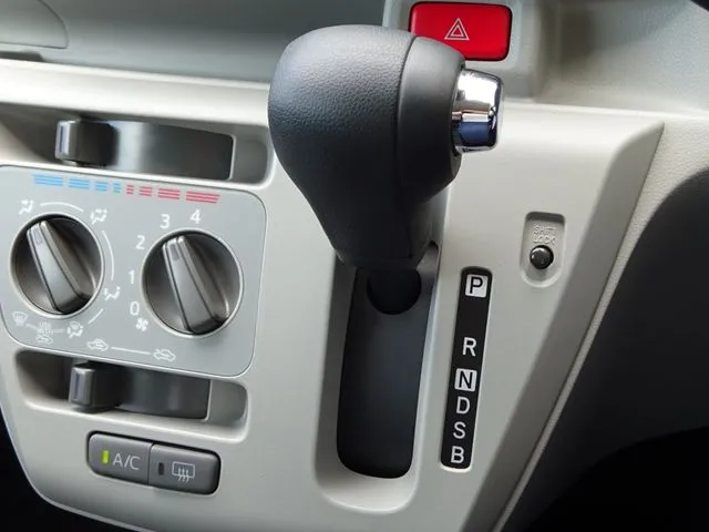 ミラ　イース（ダイハツ）の車両写真