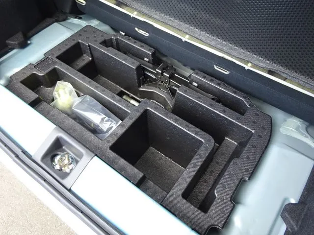 ミラ　イース（ダイハツ）の車両写真