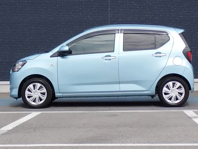 ミラ　イース（ダイハツ）の車両写真