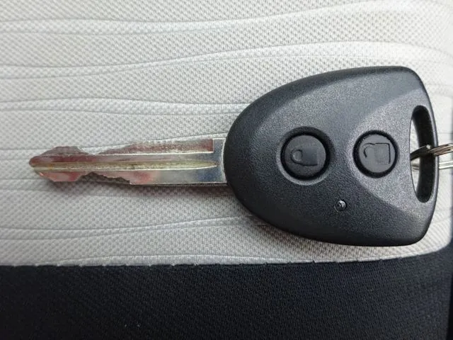 ミラ　イース（ダイハツ）の車両写真