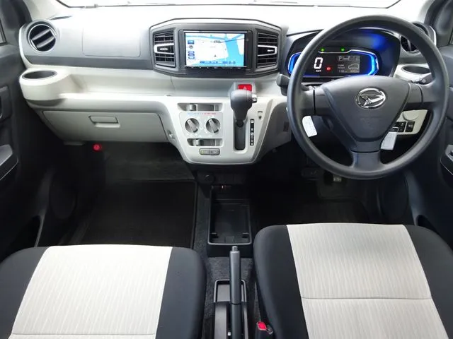 ミラ　イース（ダイハツ）の車両写真