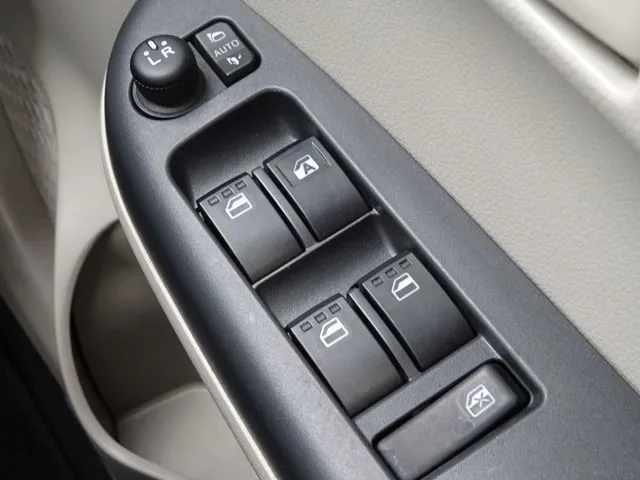 パッソ（トヨタ）の車両写真