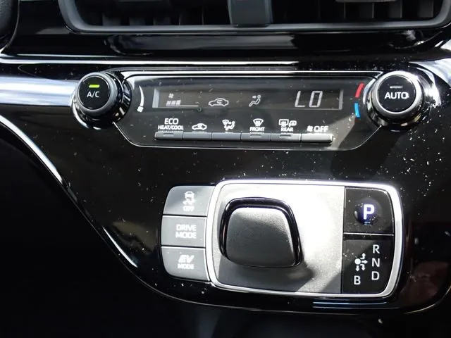 アクア（トヨタ）の車両写真