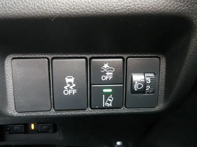 シャトル　ハイブリッド（ホンダ）の車両写真