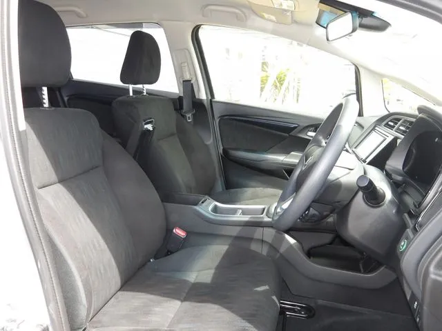 シャトル　ハイブリッド（ホンダ）の車両写真