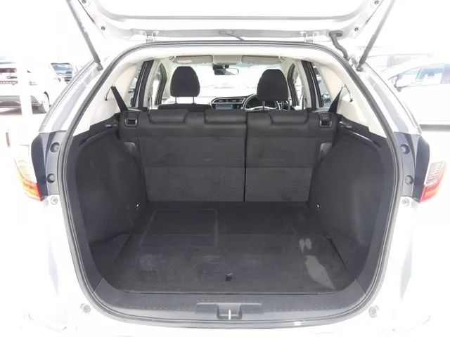 シャトル　ハイブリッド（ホンダ）の車両写真