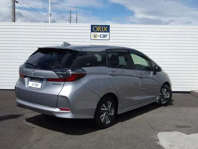 シャトル　ハイブリッド（ホンダ）の車両写真