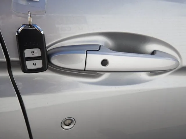 シャトル　ハイブリッド（ホンダ）の車両写真