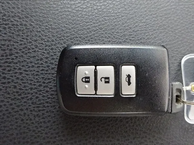 クラウン　セダン　ハイブリッド（トヨタ）の車両写真
