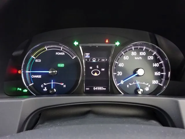 クラウン　セダン　ハイブリッド（トヨタ）の車両写真