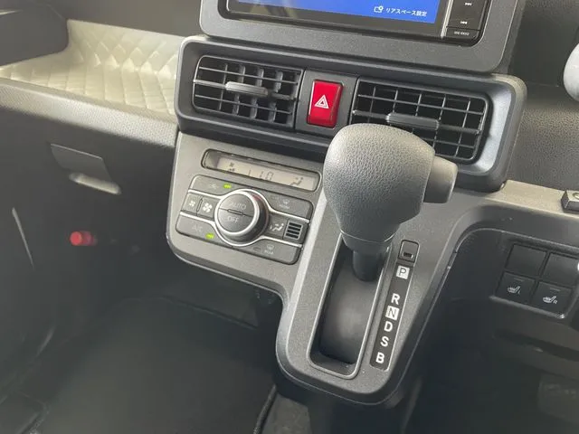 タント(ダイハツ)の車両写真