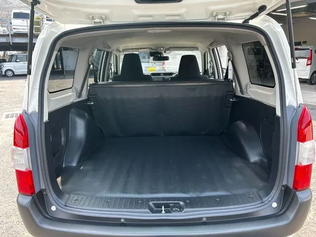 プロボックスバン 2WD(トヨタ)の車両写真