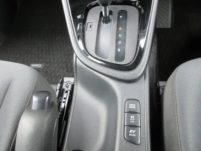 ヤリス　ハイブリッド（トヨタ）の車両写真