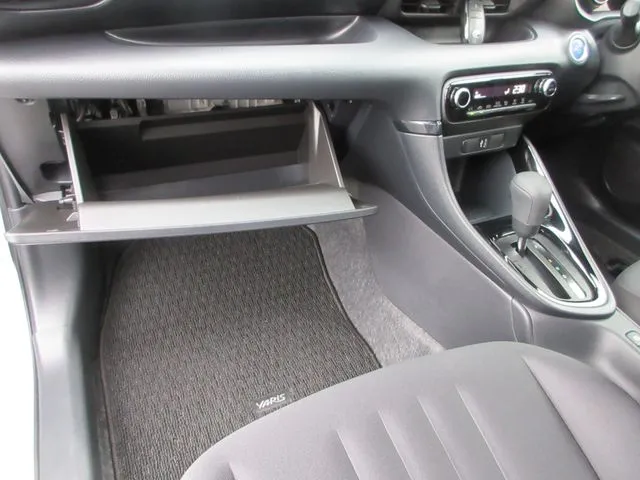 ヤリス　ハイブリッド（トヨタ）の車両写真