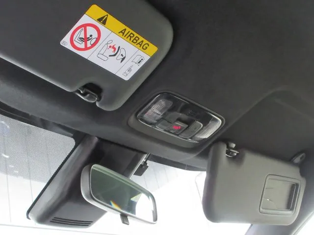 ヤリス　ハイブリッド（トヨタ）の車両写真