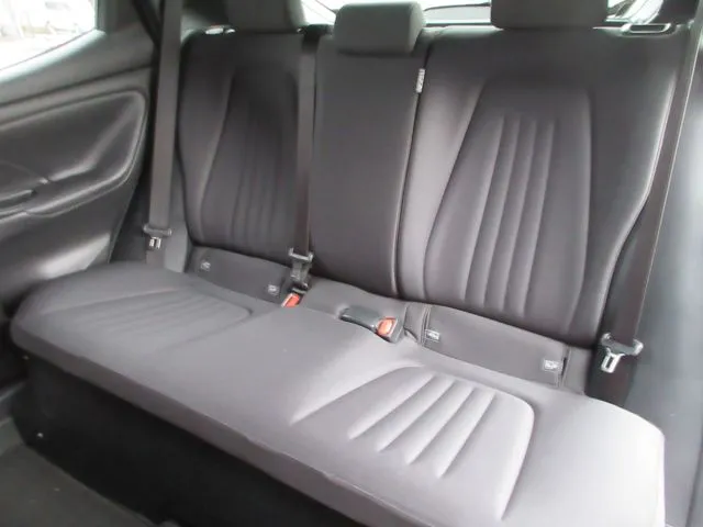 ヤリス　ハイブリッド（トヨタ）の車両写真