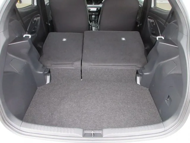 ヤリス　ハイブリッド（トヨタ）の車両写真