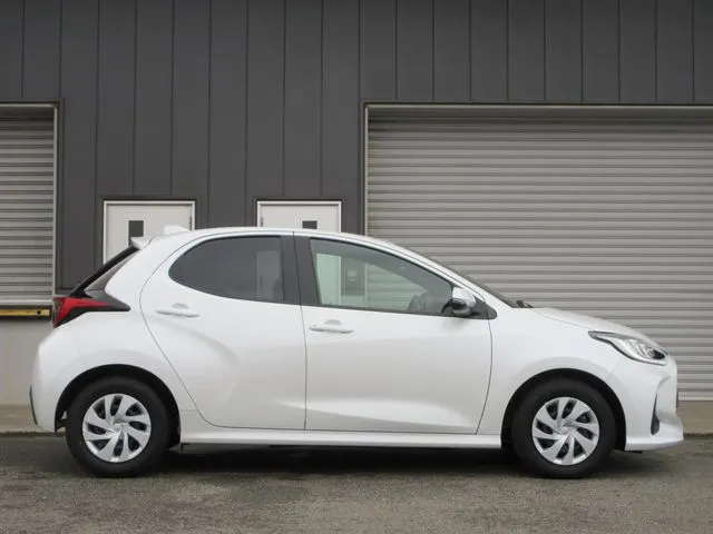 ヤリス　ハイブリッド（トヨタ）の車両写真