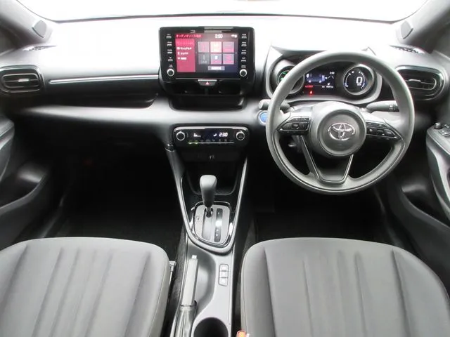 ヤリス　ハイブリッド（トヨタ）の車両写真