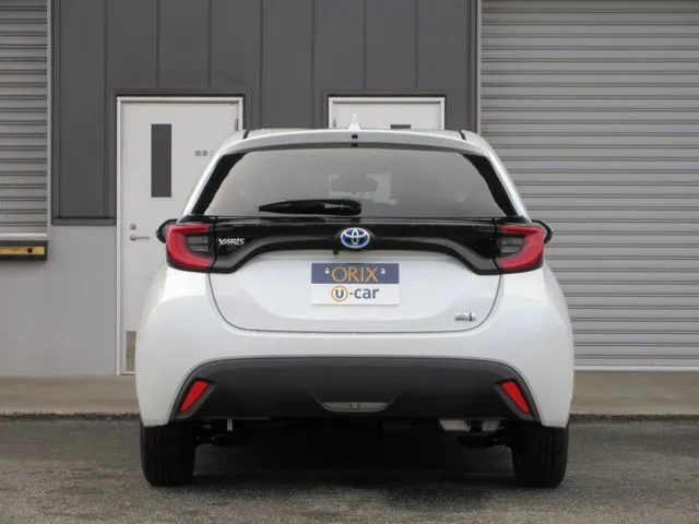 ヤリス　ハイブリッド（トヨタ）の車両写真