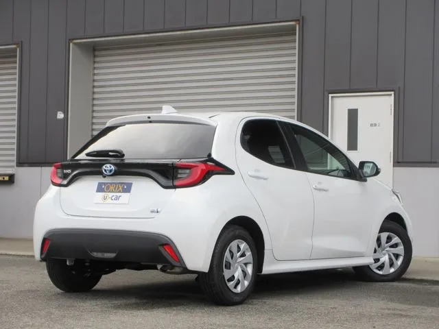 ヤリス　ハイブリッド（トヨタ）の車両写真