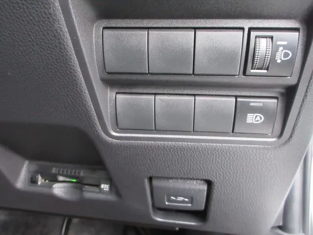 ヤリス　ハイブリッド（トヨタ）の車両写真