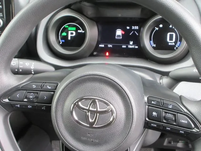 ヤリス　ハイブリッド（トヨタ）の車両写真