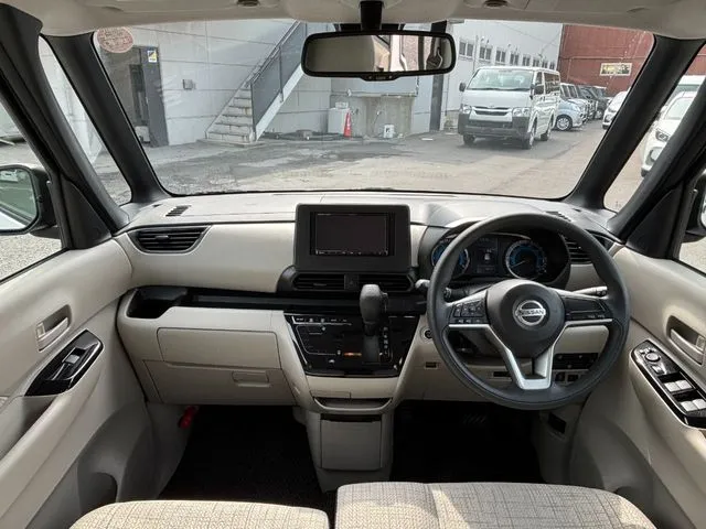 ニッサン　ルークス