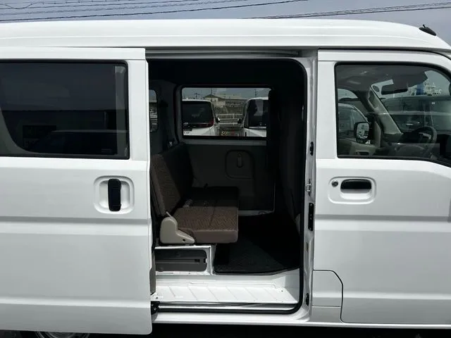 エブリイバン（スズキ）の車両写真