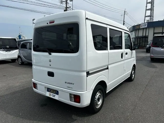 エブリイバン（スズキ）の車両写真